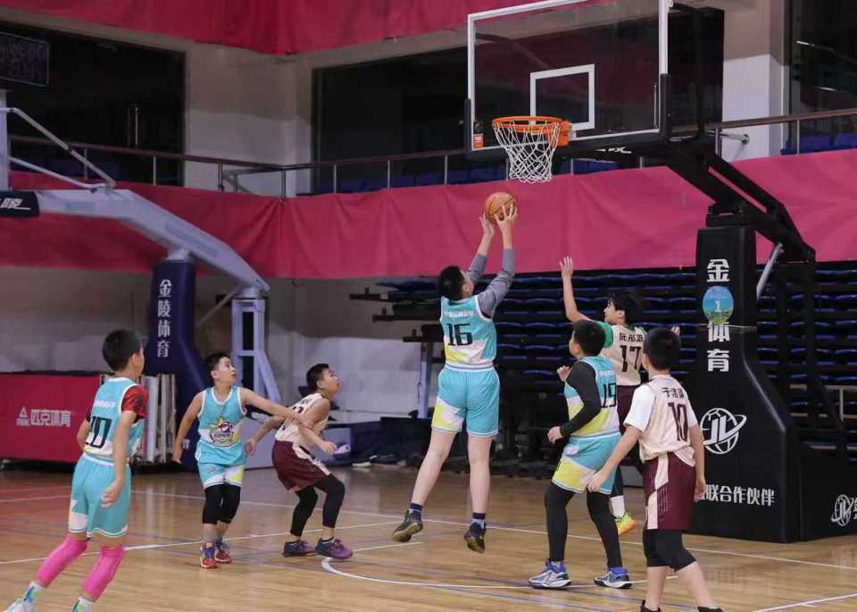 om, 幕的拉开, 她第